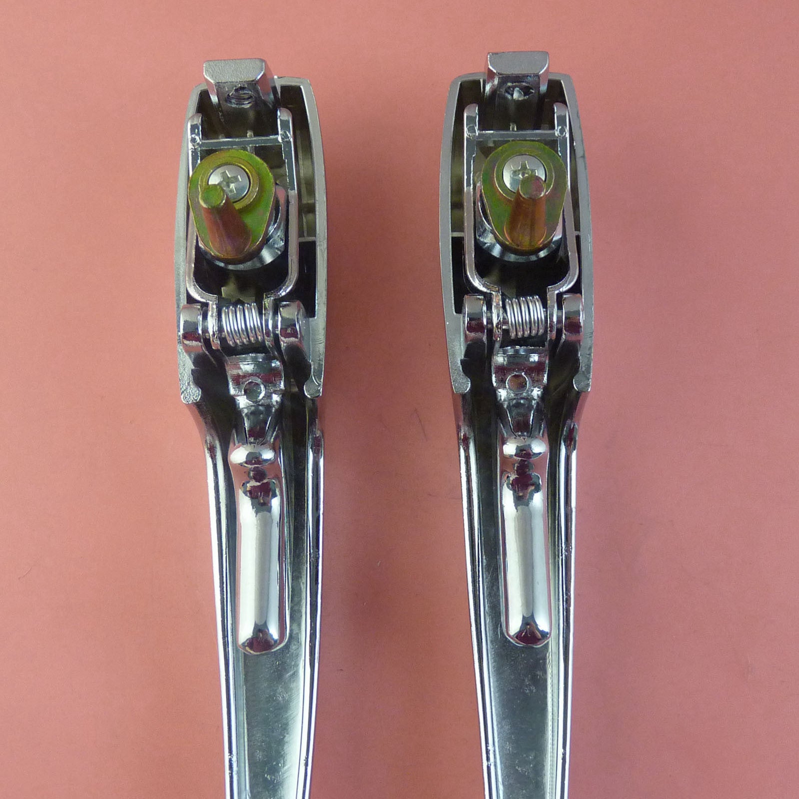 A pair of door handles with keys for Volkswagen Beetle Karmann Ghia 113837205M
