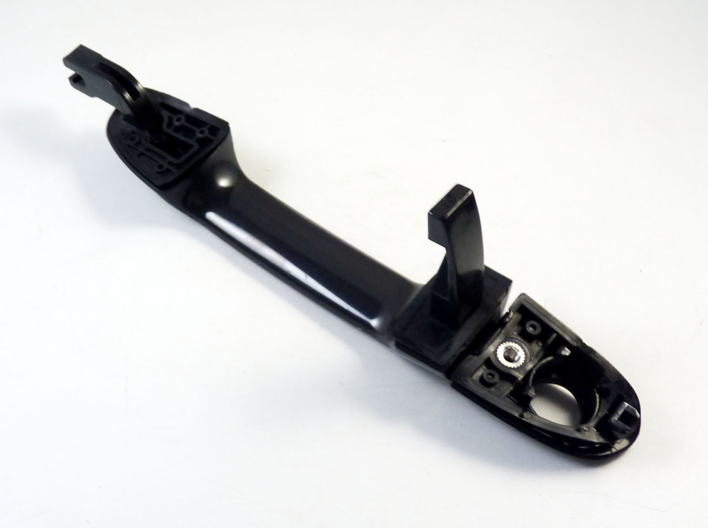 The exterior door handle, left front handle, is compatible with for Kia 2004-2009 Spectra Spectra5 82650-2F000