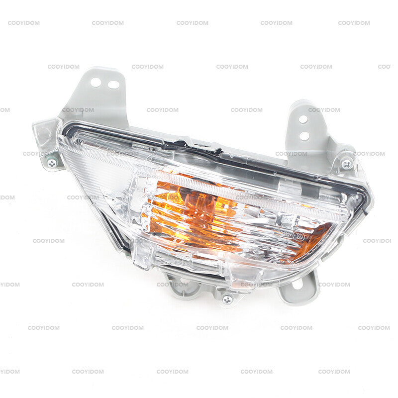 The right front bumper turn signal light applies to 2014-2016 for Mazda 3 axle models.
