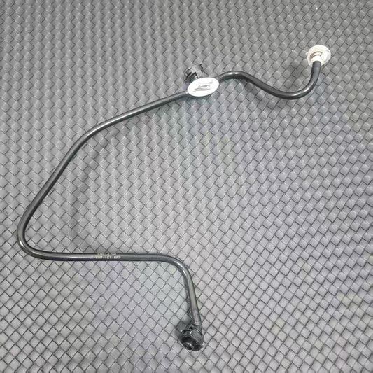 4M0121081F Engine Reservoir Breather Line for VW Touareg CR 18-23