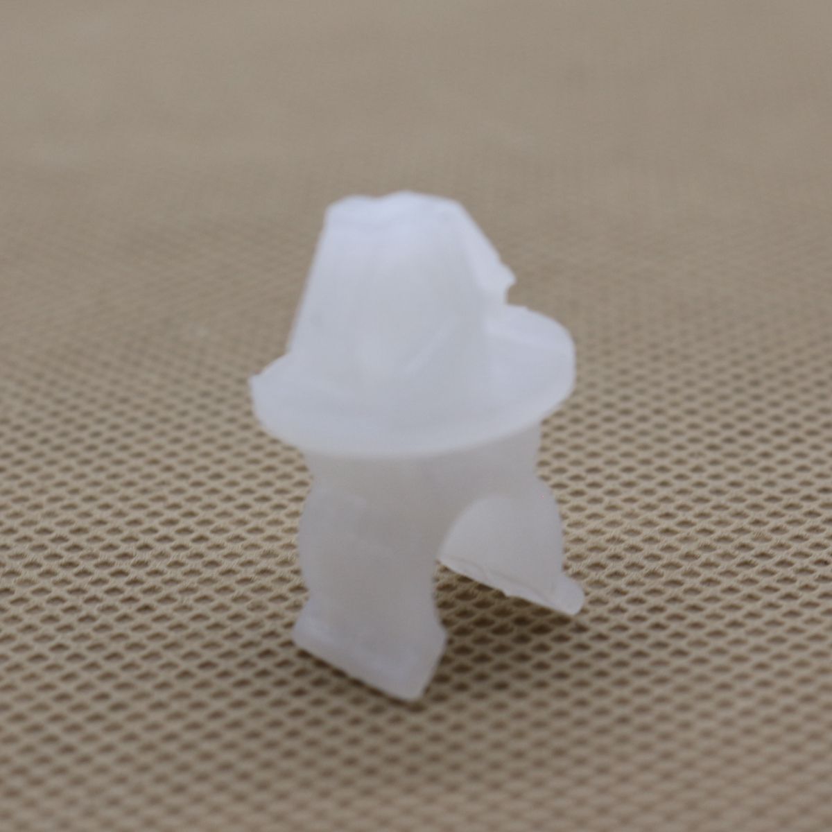 new support rod clip MR523317 for Mitsubishi Lancer Outlander L200 range hoods. Quantity: 1