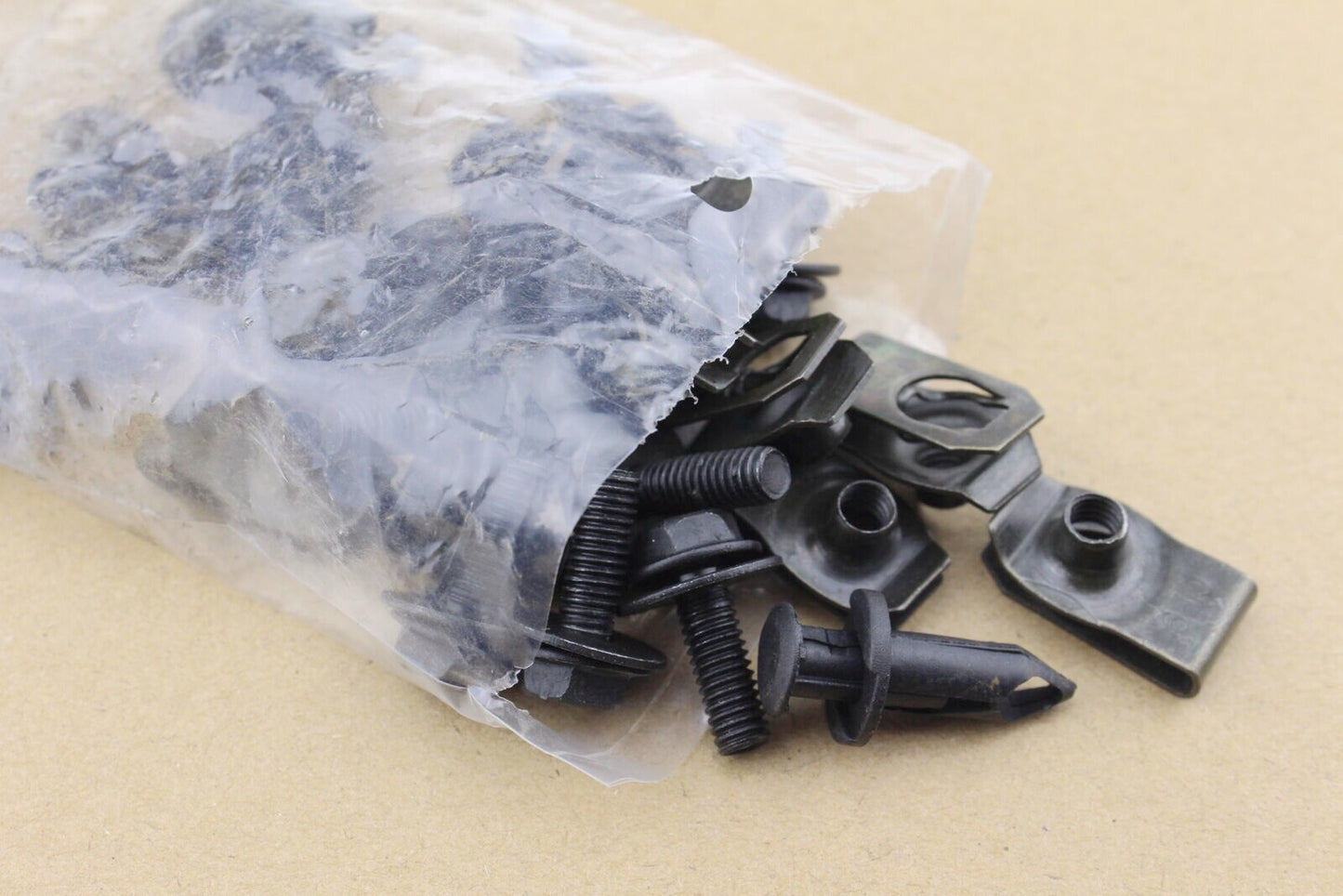 28x Engine Splash Shield Bumper Hardware Bolts Clips For G35 G37 350Z 370Z FX35