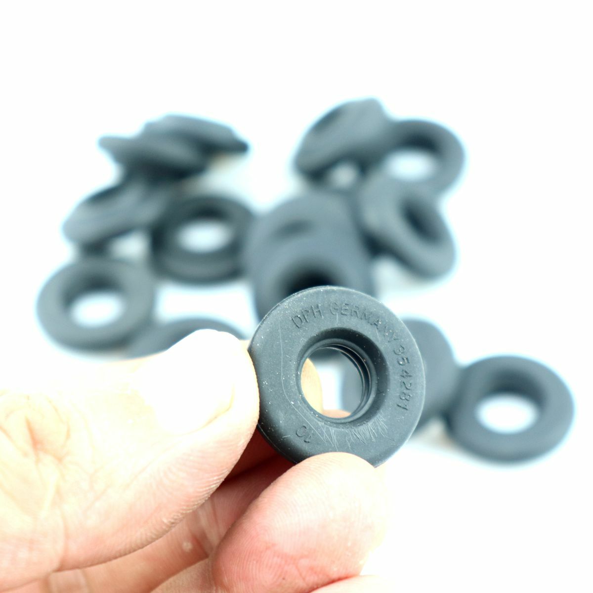 new cable ring valve cover gasket bolt seal suitable for BMW E39 E46 E53 E60 E61 E65 E66 E83