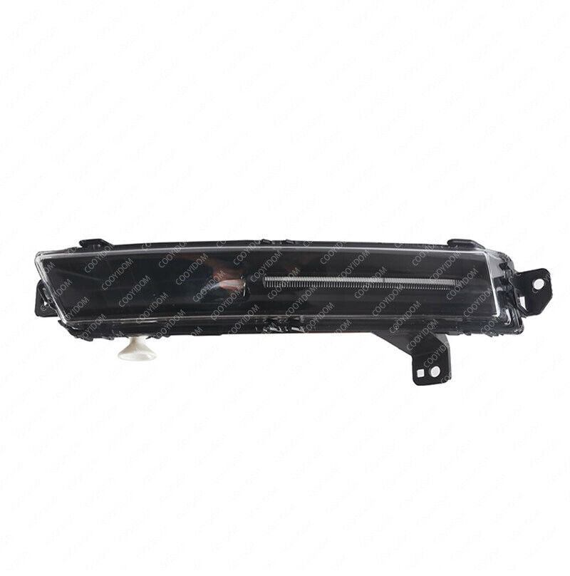 The black fog light on the left front bumper is suitable for 2018-2020 for Range Rover Velar.