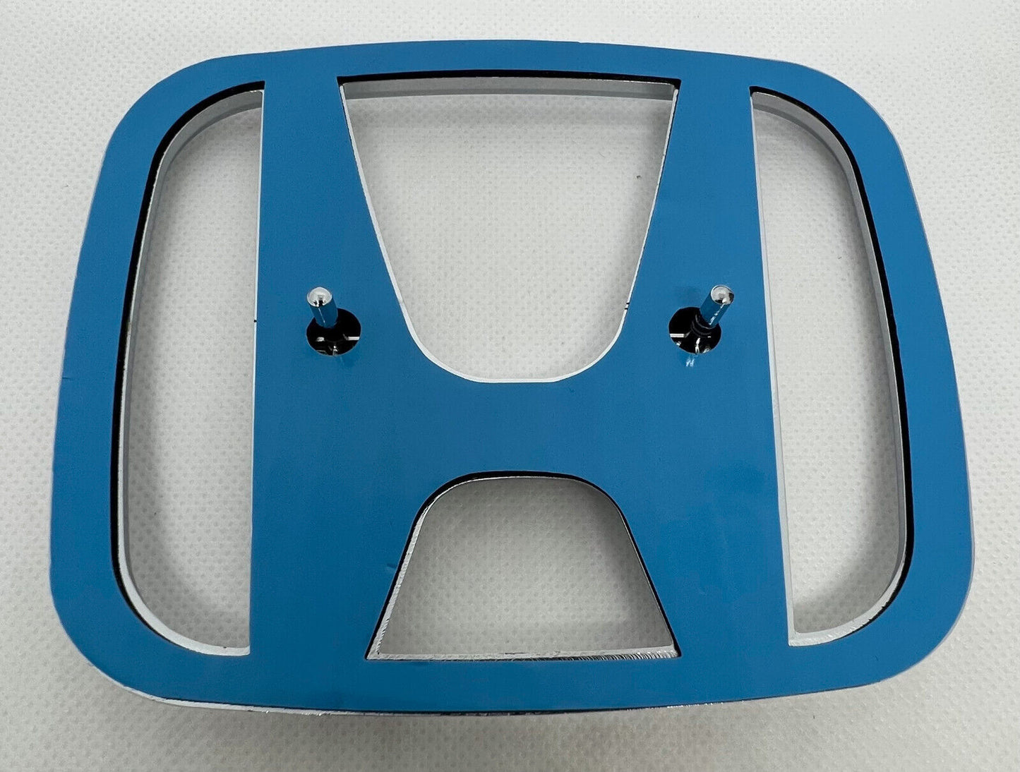 The front grille badge is applicable to for Honda Accord 2003-2007 and CR-V 2002-2011.