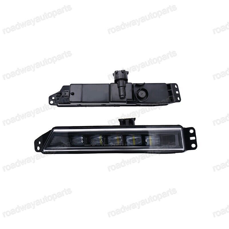 One pair of LED anti-collision fog lights and driving lights are suitable for Honda CR-V EU version 2019-2020.