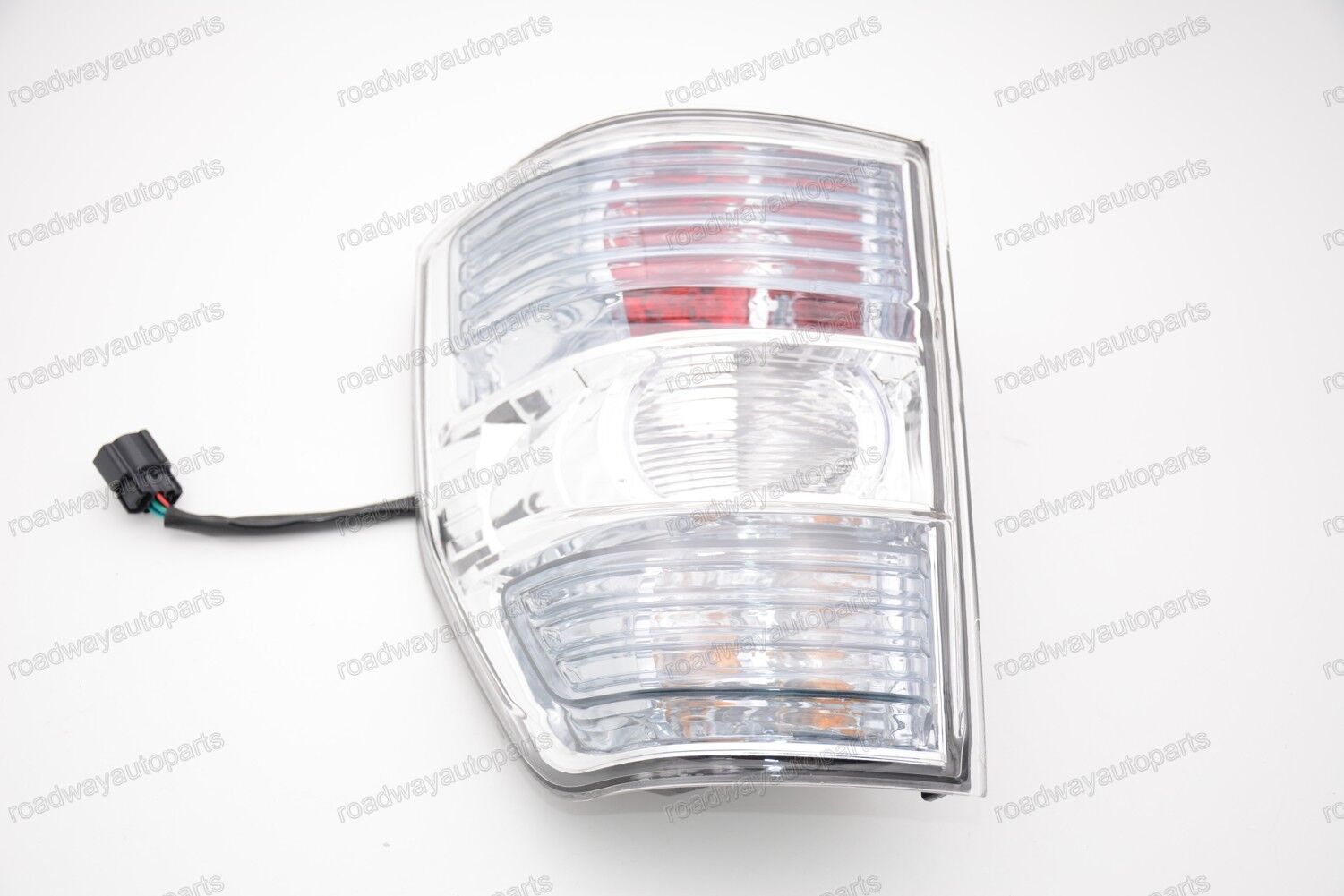 The right taillight is compatible with for Mitsubishi Pajero/Shogun/Montero MK IV models from 2007 to 2015.