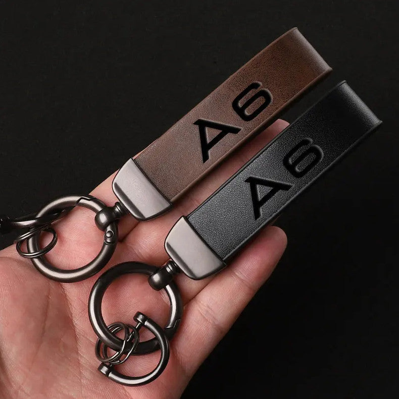 Suitable for Audi Q4 car keychain/key ring with horseshoe buckle, carbon fiber leather, black.