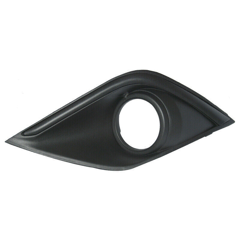Front bumper fog light and driver's light cover (left) for Mitsubishi Outlander 2019 and 2020 models.